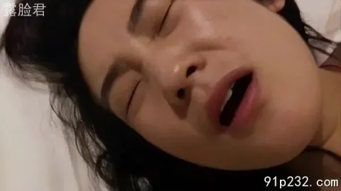 Bà gì trẻ nằm ngủ, cháu họ loạn luân thì kệ nó