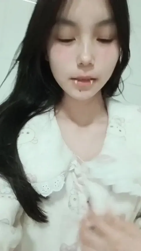 Mình dây tq 2k4 mới lớn show hàng non trắng múp,lồn hồng cực ngon tuy hơi rậm chút #7