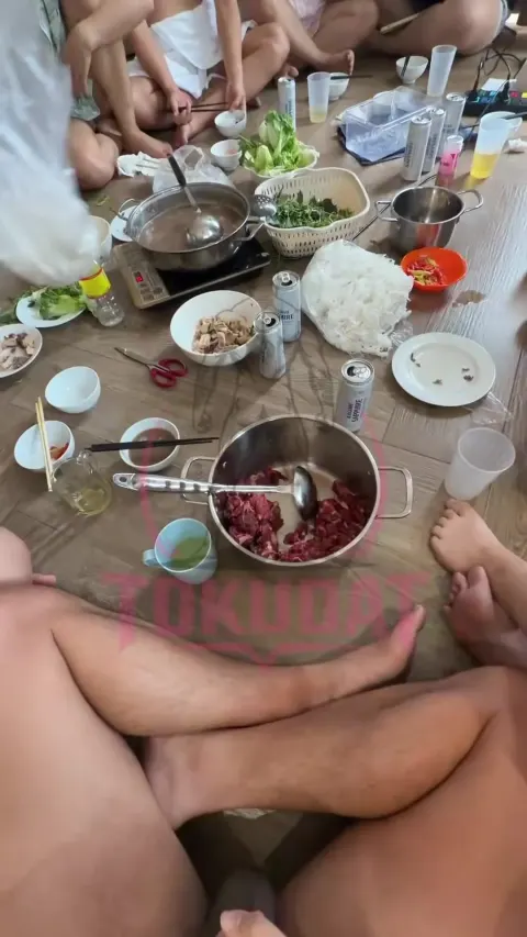 Thanh niên được hai em gái lọ cho public tại sòng biến thái vl 😧